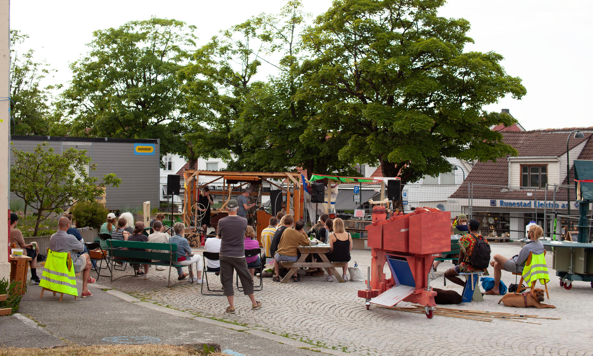 Konsert pÄ Nytorget med Nils Henrik Asheim og venner