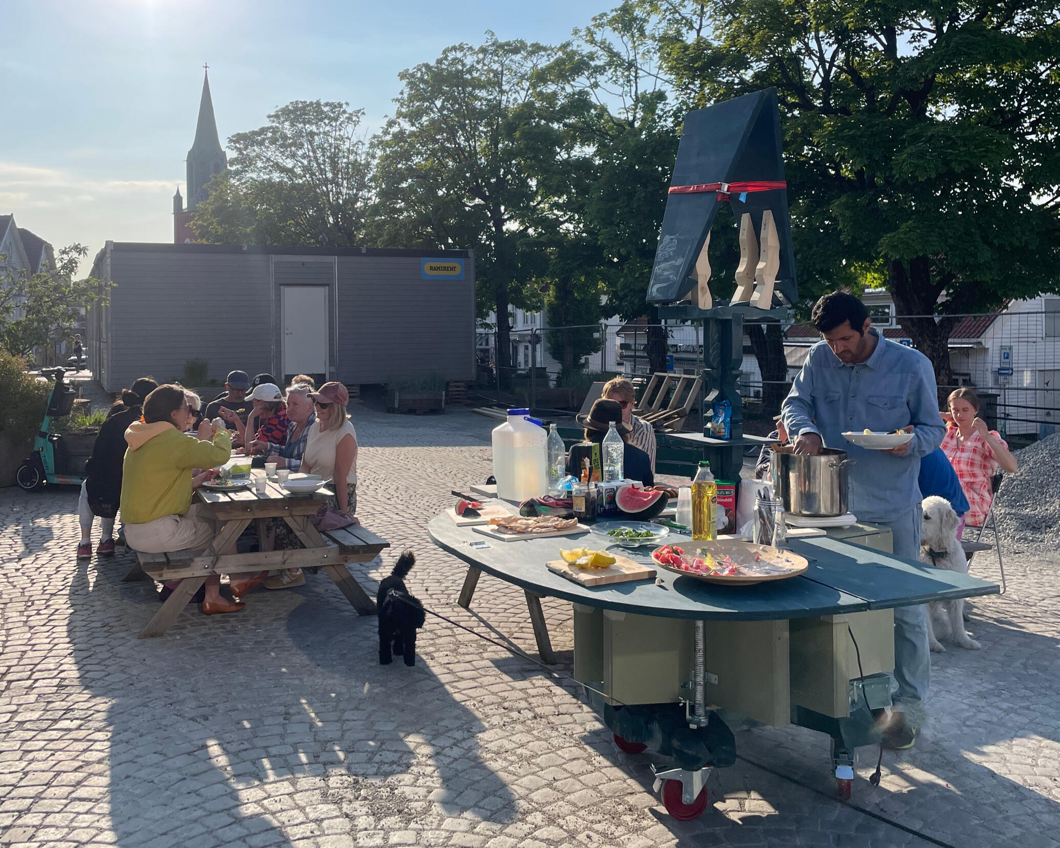 Nytorget, 1/3 Omsorgsbua av SĂžstra100