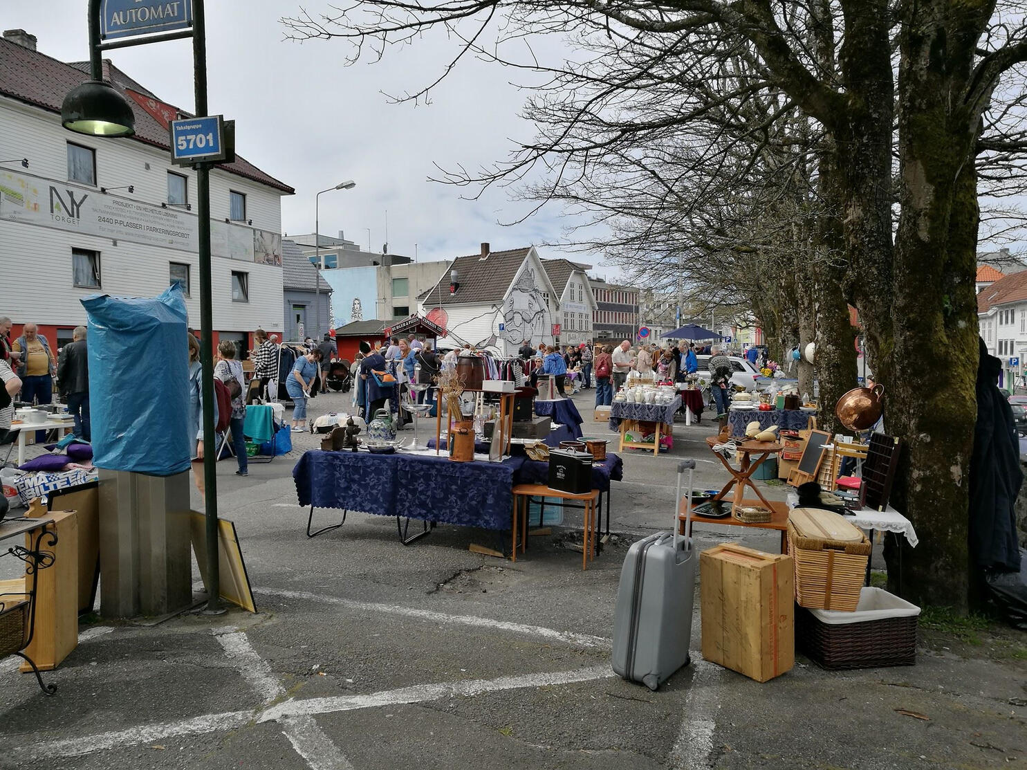 Bruktmarked pÄ Nytorget foto: Bruktmarked i Stavanger